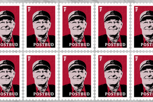 Mens konkurrenter sparer millioner på at benytte eksterne vognmænd, har Postnord bundet sig til fastansatte postbude.