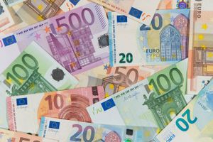 ECB sender milliarder af euro i omløb hver måned, og det presser renterne ned.