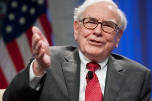 Warren Buffett er klar til at give en ansat 1 mio. dollars om året for et rigtigt gæt på slutspilsdeltagerne i basketball for collegehold - altså hvert år så længe han eller hun lever. Foto: Cliff Owen