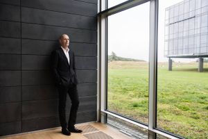 Henrik Clausen tog over som topchef i Bang & Olufsen i 2016. Målet var at puste nyt liv i det skrantende designikon. Sådan gik det ikke. Nu er Henrik Clausen fortid i Struer-virksomheden.