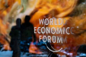 "Forpligtet til at forbedre verdens tilstand" lyder World Economic Forums motto, og det er der ugen igennem blevet arbejdet på ved årsmødet i Davos. Foto: AFP/Fabrice Coffrini