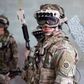 Amerikanske kamptropper med et sæt IVAS-briller (integrated visual augmentation system) under en øvelse i oktober sidste år. Det amerikanske militær har taget augmented reality-teknologien til sig med Microsofts hjælp – præcis som så mange andre verden over. Det vil revolutionere den måde, soldater fungerer på en kampplads. Foto: Courtney Bacon/U.S. Army/Reuters