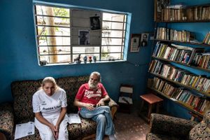 Søskendeparret Adamaria Lopez Canino og Augustin Valentin Lopez er blevet anholdt, slået og chikaneret adskillige gange i deres kamp mod Castro-brødrenes kommunistiske regime i Cuba. Foto: Anne Hollande