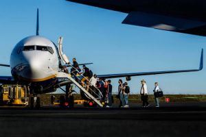 Omsætningen hos lavprisflyselskabet Ryanair steg ti procent trods adskillige aflysninger, viser regnskabet.
