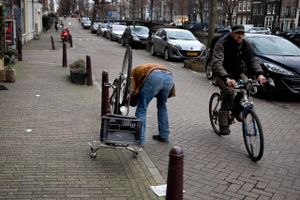 Byrådet i Amsterdam laver forbuddet mod benzin- og dieselbiler for at nedsætte luftforureningen.