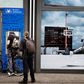 Valg i Tyskland, billeder fra Berlin. I mange butikker kan man IKKE betale med VISA kort. Derfor skal der hæves mange kontanter i hæveautomater.