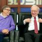 Microsoft-grundlæggeren Bill Gates (tv) og investeringsguruen Warren Buffett er to af klodens rigeste mænd. De er også blandt de største donorer, og nu sælger Gates' velgørenhedsfond aktier doneret fra Buffett til 70 mia. kr. Foto: Nati Harnik