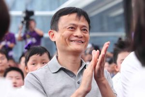 Stifteren af Alibaba, Jack Ma, har tjent 149 mia. kr. i år og tager nu titlen som den rigeste i Asien.