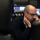 Kraftige kursudsving på alverdens børser har skåret toppen af danskernes pensionsopsparinger, mens coronakrisen har bredt sig. Her arbejder en aktiehandler på børsen i Frankfurt. Foto: REUTERS/Kai Pfaffenbach