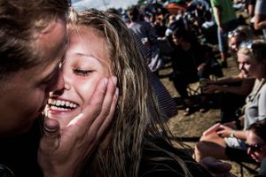 Festen er i gang på Smukfest i Skanderborg, og det gælder også på teltpladsen ”Kærligheden”. Foto: Casper Dalhoff