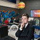 21-årige Jesper Juel Jensen er adm. direktør i virksomheden, som han startede op sammen med to partnere. På trods af den unge alder havde alle penge med fra tidligere virksomheder.