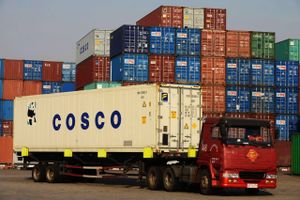 Kinesiske Coscos containerforretning fulgte markedet og skød til vejrs i første halvår, hvor især de seneste måneder bød på stor vækst.