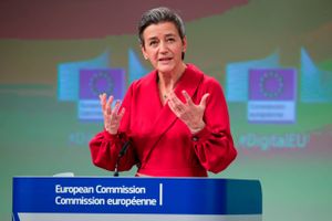EU's konkurrencekommissær Margrethe Vestager vil nu undersøge den ekstreme situation på det globale containermarked sammen med branchen. Herefter vil EU overveje, "hvordan man kommer videre," siger en talsperson til ShippingWatch.