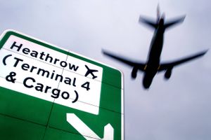 Sommertrafikken i Europas travleste lufthavn, Heathrow, trues af en mulig strejke blandt 4000 ansatte.