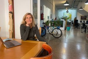 Arbejder du også hjemmefra? En fremtidsforsker har et bud på, hvordan flere og flere af os kommer til at arbejde i løbet af nogle år. Hun er rejst i forvejen.