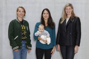Sara Wimmercranz og Susanne Najafi (hhv. til venstre og midtfor) stiftede Backingminds i 2016. Til højre ses fondens adm. direktør Sara Resvik. Foto: Backingminds/PR