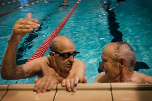 Har du råd til at gå til svømning, når du bliver gammel? Foto: Ilan Brender