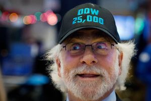 Dette billede er taget den 4. januar, hvor Dow Jones-indekset for første gang nogensinde lukkede over 25.000. Foto: AP Photo/Mark Lennihan