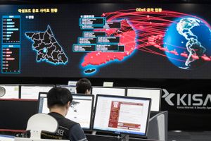Sikkerhedseksperter sporer ransomwareangreb ved et center i Sydkorea. Ransomware er en hastigt voksende form for IT-kriminalitet. Foto: Yun Dong-jin/Yonhap via AP