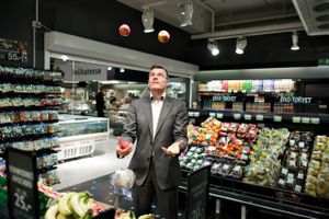 Dagrofa med adm. direktør Per Thau i spidsen driver bl.a. supermarkedskæden Meny, der tidligere hed SuperBest. I alt findes der i Danmark 2.880 supermarkeder, discountbutikker og andre store dagligvarebutikker med en 2014-omsætning på tilsammen 139 mia. kr.