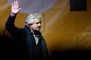 Leder af Italiens Femstjernebevægelse, Beppe Grillo, har ofte vist sig uforudsigelig. Nu har han igen overrasket.