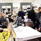 Magasin du Nord må frem til den 21. april fortsat holde de syv stormagasiner tvangslukket som led i corona-restriktioner. Dermed varer det en måned endnu, inden der kan komme fart i salget som her ved et tidligere udsalg. Arkivfoto: Stine Bidstrup