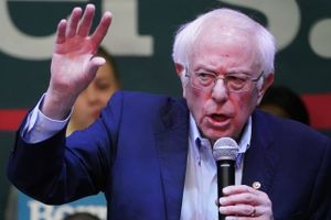 En 78-årig socialist med stærkt tag i ungdommen står til mulig sejr i Iowa. Bernie Sanders skal starte en politisk revolution, mener hans tilhængere.