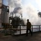 Irans olieindustri er nedslidt efter mange år med sanktioner og manglende adgang til vestlig olieteknologi.