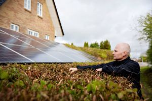 EL vil have tvangsflytningen af 85.000 solcelleejere over på nye og dyrere elaftaler endevendt i energiforligskredsen. I 2012 fredede Folketinget de daværende ejeres afregningsvilkår i 20 år.