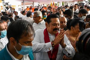 Rajapaksa-dynastiet tilbage ved magten efter jordskredssejr, der åbner adgang til forfatningsændringer.