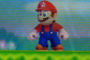Super Mario vender tilbage, når han den 15. december kan downloades til mobilerne. Det kan betyde en anseelig fortjeneste til Nintendo.  Foto: AP/Patrick Pleul. 