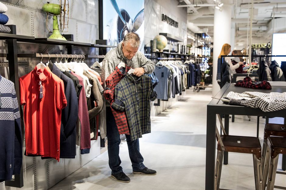 Dansk tøjkoncern satsede forkert - sendte for meget tøj i butikkerne