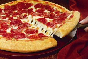 Aktiekurserne hos nogle af USA's største pizzaproducenter er eksploderet i 2016. Domino's Pizza er lige nu mere værd, end kæden har været tidligere.