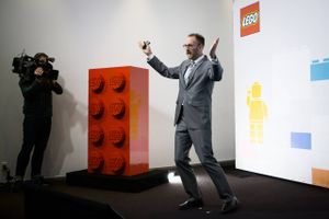 Jørgen Vig Knudstorp forventer, at Lego vil blive kidnappet i flere politiske sager. Men Lego-chefen nægter at vælge side.