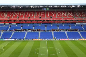 Det amerikanske investeringsselskab Eagle Football Holding fuldførte mandag købet af den franske klub Lyon.