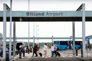 Coronakrisen tvinger fortsat de danske lufthavne i knæ. I Billund faldt passagertallet 93 pct. i januar.