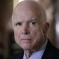 Senator John McCain kæmper mod hjernekræft, men har ikke sagt sit sidste ord. I ny bog langer han kraftigt ud efter Vladimir Putin, mens tonen er mildere over for Donald Trump. Foto: J. Scott Applewhite/AP