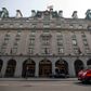 Det sagnomspundne Hotel Ritz i London kan være på vej til at skifte ejer. Foto: Matt Dunham/AP