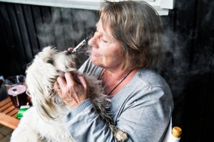 Anne Mette Haghfeldt, 56 år, har været hardcore ryger siden hun var 14 år. Hun er gået over til e-cigaretter, men er alligevel blevet ved med at ryge tobak
