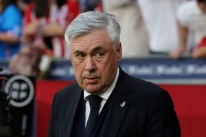I 2015 var spillerne i Real Madrid rasende, da præsident Pérez fyrede Carlo Ancelotti, en af de mest respekterede trænere i topfodbold. Lørdag står han i endnu en Champions League-finale – sammen med Real Madrid, og en sejr vil ikke kun være den ultimative genrejsning for italieneren. Den vil sikre ham en plads i fodboldhistorien. 