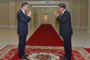 Kinas udenrigsminister har besøgt fem Asean-lande. Mike Pompeo og Mark Esper har lavet en aftale med Indien på en rundrejse til fire lande.