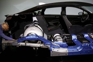 Honda Clarity er en brintbil med en tankkapacitet på 5,46 kg og en potentiel rækkevidde på 575 km. Flere bilproducenter forsker i brint, men tyngden af udviklingen gælder batteridrevne elbiler. Foto: Reuters/Thomas Peter