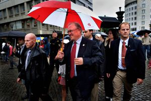Den 70-årige socialdemokrat Göran Persson er et "stærkt navn", siger formand for Swedbanks valgkomité.