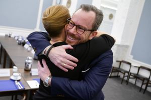 Jyllands-Posten følger præsentationen af den nye regering og giver dig seneste nyt.