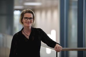 Portræt: Alma Lund Høj skal som bankdirektør i Danske Andelskassers Bank være med til at skubbe sin arbejdsplads højere op i pengeinstitutternes hierarki.