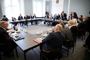 Trepartsforhandlinger i Statsministeriet sidste år. Snart begynder en ny runde, hvor HK-formand Kim Simonsen vil gå i offensiven for at få gennemført radikale ændringer af voksen- og efteruddannelsessystemet. Arkivfoto: Jens Dresling
