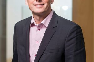 Niels Svenningsen fratræder som adm. direktør for GN Netcom efter kun lidt mere end et år. Til gengæld kender den nye mand på posten allerede selskabet indefra, pointerer aktieanalytiker.