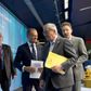 Det Europæiske Råds præsident, polske Donald Tusk, formanden for Europa-kommissionen Jean-Claude Juncker og hollandske Jeroen Dijsselbloem, formand for Eurogruppen, kunne mandag morgen efter en meget lang weekend meddele, at man nu har en foreløbig aftale med grækerne.