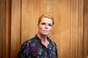 Efter måneders bejlen afviser Inger Støjberg nu, at hun stiller op til formandsvalget i Dansk Folkeparti. Deadline for at melde sig i ræset udløber ved midnat, og alt tyder nu på, at de fire opstillede kandidater bliver Morten Messerschmidt, Martin Henriksen, Erik Høgh-Sørensen og Merete Dea Larsen.