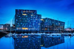 Koncerthuset Harpa, der er opført af Henning Larsens tegnestue, er med til at kaste glans over havnen i Reykjavik.